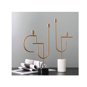 Portavelas rústico de metal para velas de té, diseñado para proyectar una luz cálida y suave y crear un ambiente relajante en todas las habitaciones del hogar. - Product Image 6