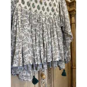 Blusa de Satén y Chifón con Estampado Floral para Mujer, Marca GYPSY, con Lentejuelas Bordadas y Encaje, Talla Única, Disponible en Talla XL, Diseño Floral Verde Fresco - Product Image 2