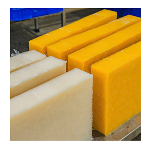 Savon à base de plantes à la noix de coco et au curcuma, nettoyage en profondeur pour la peau, exportation en vrac du Vietnam, haute qualité, grande offre disponible - Product Image 1