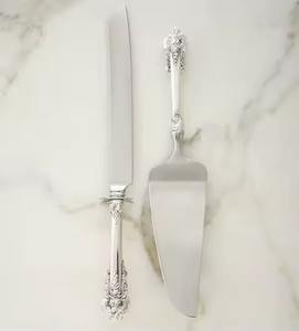 Servidor de pastel de acero inoxidable hecho a mano único y juego de cuchillos con detalles intrincados perfectos para recepciones de bodas con estilo - Product Image 6