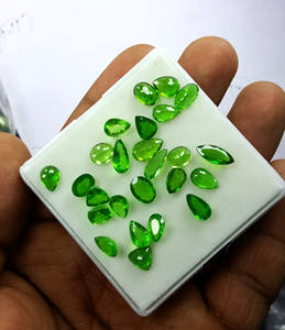 Pierres précieuses à facettes en tsavorite naturelle de haute qualité 3x5 à 5x7 MM tailles calibrées taille ovale vert avec certificat GIA - Product Image 2