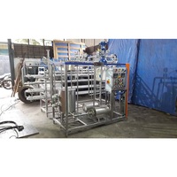 Machine de remplissage de petites bouteilles et de capsulage à vis entièrement automatique pour les lignes de production de parfum d'huile essentielle et de gouttes pour les yeux à vendre