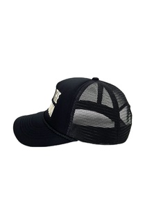 Casquette de baseball vintage noire en mousse style camionneur, personnalisable avec typographie, en maille, avec fermeture snapback à corde, pour la mode urbaine - Product Image 2