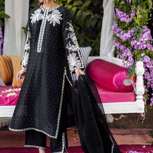 Nouvelle robe longue brodée de styliste avec pantalon pour embellir les perles de verre cristal, DABKA pour le travail de fête @ 2023 - Product Image 1