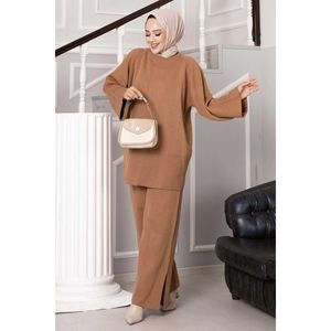 ชุดสูทถักคู่กับรายละเอียดผ่าสีแทน - Product Image 2