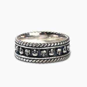 แหวนเงินแท้ลายเชือกถักประดับหินธรรมชาติสำหรับผู้ชาย รุ่น Jeulia Twisted Rope Skull - Product Image 1