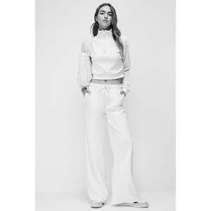 Pantalons de survêtement à jambes larges et taille ajustable au toucher doux pour les activités de plein air - Product Image 3