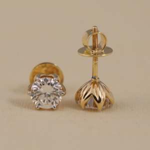 Boucles d'oreilles à clous en diamant de laboratoire rond à 6 griffes pour femmes - Product Image 5