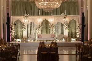 Magnifiques Piliers en Cristal pour Décoration de Scène de Mariage, Scène de Mehndi, Scènes de Sangeet – Vente Australie - Product Image 5
