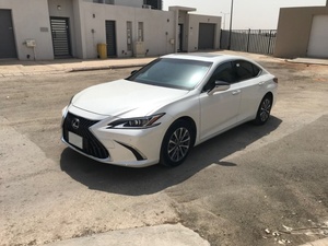 Lexus ES250 V6 GCC AWD essence avec sièges en cuir et régulateur de vitesse ACC 2022 d'occasion - Product Image 2