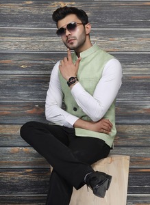 เสื้อกั๊กสีเขียวทะเลสำหรับผู้ชาย สไตล์ทางการ เหมาะสำหรับงานออฟฟิศ ธุรกิจ งานแต่งงาน และงานพิเศษ มีจำหน่ายในราคาที่ดีที่สุดจากโรงงานโดยตรง - Product Image 2