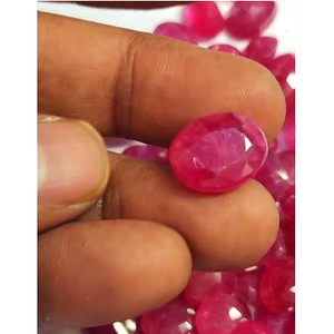 127 piezas de Bangkok Glass Filled Ruby 12mm a 20mm Oval Facet 1000 Cts Lot Iroc Calidad de venta Manik Gemstones cut US $400 para todos - Product Image 3