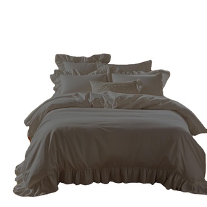 Parure de lit de luxe gris uni 4 pièces en polycoton avec housse de couette, drap-housse et taies d'oreiller à volants pour usage domestique - Product Image 1