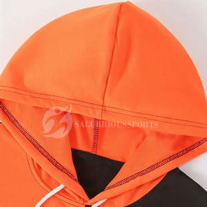 Conjunto Deportivo de Dos Piezas Personalizado con Capucha y Logotipo Estampado para Hombre, 100% Algodón, Sudadera con Capucha y Pantalones Cortos - Product Image 4