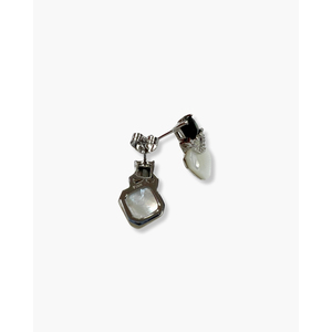 Boucles d'oreilles pendantes tendance - Mini clous carrés - Product Image 2