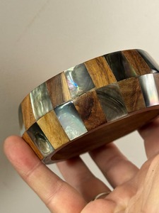 Compra de brazaletes de Madera hechos a mano con mosaico para mujer que usa joyería, brazaletes de colores personalizados, precio al por mayor, faizacraft - Product Image 4