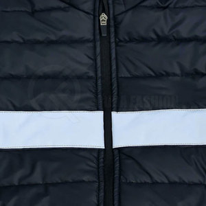 Stylish <b>Men</b> Puffer Winter <b>Jacket</b> With A Relaxed Fit Perfect For Everyday Wear And <b>Light</b> Outdoor Activities - Product Image 3