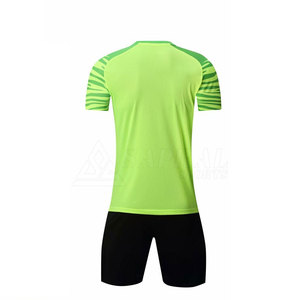 Ensembles d'uniformes de football sublimés personnalisés de haute qualité vêtements de sport 100% polyester respirants à séchage rapide avec option d'équipe personnalisée - Product Image 2