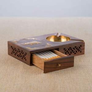 Étui à cigarettes et boîte de rangement pour tabac en bois classique de luxe, fait main, avec surface polie et fermeture à clapet - Product Image 1