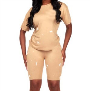 Conjunto de camiseta y pantalones cortos de entrenamiento para mujer a la moda: elegante y cómodo para fitness y salidas informales - Product Image 5