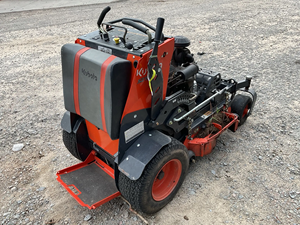 Tondeuse autoportée Kubota SZ19NC-36-2, capacité de réservoir de 5,1 gallons, pneus avant anti-crevaison. - Product Image 5