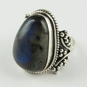 Esprit serein ! Bagues en argent sterling 925 avec labradorite bleue, Shri Ashapura Jewels, sertissage bohème, pierres précieuses faites à la main - Product Image 3