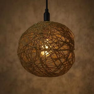 Lampe à suspension Globe Unique à haute vente fabriquée avec des fibres de nid de jacinthe naturelles pour la décoration du salon et de l'entrée - Product Image 1