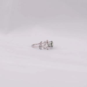 Anillo de propuesta de diseño de moda para mujer con anillo de compromiso chapado en oro sólido de 14 quilates de diamante cultivado en laboratorio de lujo verde redondo - Product Image 3