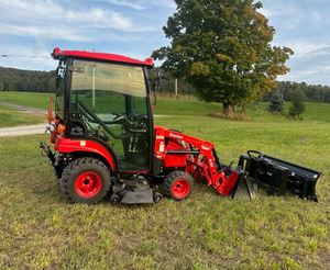 Tractor Branson 2205H en Venta, Motor Diésel de 22 Caballos de Fuerza, Transmisión Hidrostática, Diseño Compacto, Uso Agrícola Confiable - Product Image 3