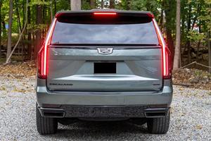 รถยนต์ SUV ปี 2023 รุ่น 7-Series ขับเคลื่อนสี่ล้อ แบบสปอร์ต ไมล์น้อย เกียร์อัตโนมัติ เบาะหนัง พวงมาลัยซ้าย สีเข้ม ระบบเติมน้ำมันแบบจ่ายเงิน หลังคาซันรูฟแบบพาโนรามา - Product Image 3