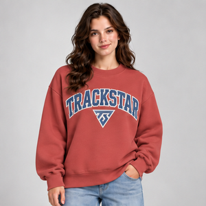 Sweat-shirt à col rond pour femme, couleur rouge brique unie, style varsity, manches longues, personnalisable, Trackstar OEM, marque privée - Product Image 1