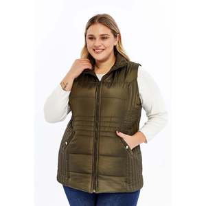 Chaleco Acolchado con Bolsillos RMG para Mujer, Talla Grande, Cómodo y Elegante, Color Caqui, Sin Mangas, Colección Otoño Invierno - Product Image 2
