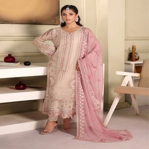 Nouvelle collection attrayante 2025 Ramsha costumes en mousseline de soie pour dames pakistanaises en très haute qualité trucs brodés dames - Product Image 1