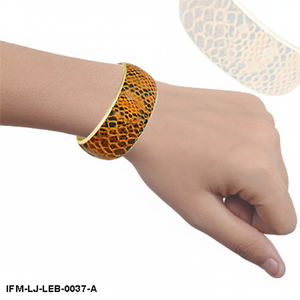 Brazalete de Latón con Incrustaciones de Cuero Hecho a Mano, Brazalete con Estampado de Piel de Serpiente Exótica para Mujer, Joyería de Estilo Bohemio Chic en Tono Dorado - Product Image 2