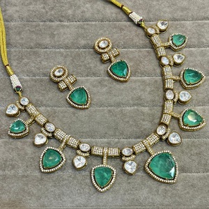 Conjunto de collar de lunares de moissanita de lujo con conjunto de collar de piedra de doblete con pendientes de latón para fiesta de boda para mujeres y niñas - Product Image 1