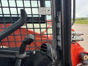 Chargeur compact Kubota SSV65 2023 - Charge utile nominale de 3,1 tonnes, puissance de 48 kW, conception compacte fiable, durabilité et polyvalence - Product Image 6