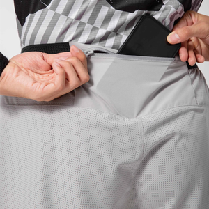 Pantalones cortos deportivos de malla cómodos para hombre Diseño de secado rápido y longitud corta con servicio OEM - Product Image 4