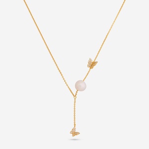 Collar de Perlas de Imitación con Mariposa Chapada en Rodio y Cadena de Eslabones - Regalo Moderno para Mujer - Product Image 1