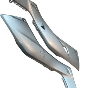 Paneles Laterales Izquierdo y Derecho Originales para Yamaha XMax 300 2017, Hechos de Plástico Resistente y Fibra de Carbono - Product Image 1