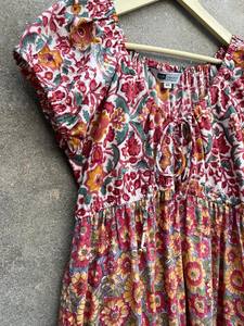 Vestido largo informal de verano para mujer, manga corta, estampado de bloque de mano, patrón Floral en colores mezclados, decoración de borlas de algodón indio - Product Image 2