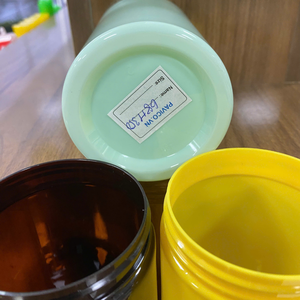 Pot en plastique PET de 350g pour cosmétiques et beurre corporel Pot rechargeable coloré avec bouchon à vis pour crèmes, gommages et cheveux - Product Image 5