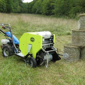 Presse à paille ronde prête pour le terrain avec construction robuste et bon fonctionnement pour la fabrication de foin - Product Image 5