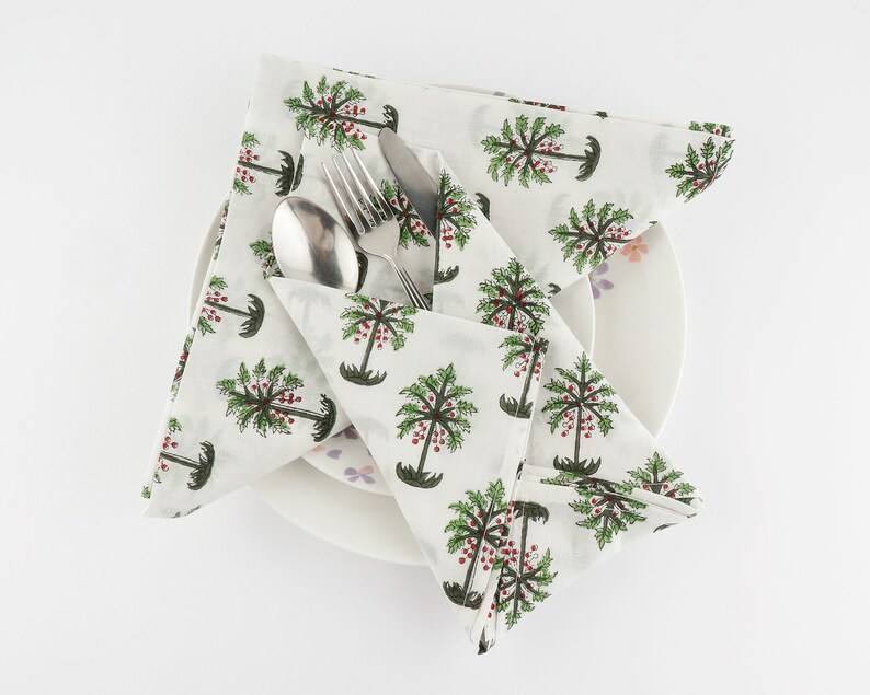 หญ้าสีเขียวเข้มสีเขียวเบอร์กันดีสีแดง