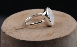 925 plata esterlina Arco Iris piedra lunar solitario anillo de moda bisel ajuste boda compromiso fiesta moda para mujeres - Product Image 4