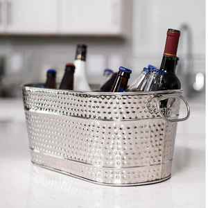 Cubo de hielo galvanizado espacioso y portátil con asas elegantes, ideal para enfriar botellas de cerveza y mantener las bebidas frescas - Product Image 3
