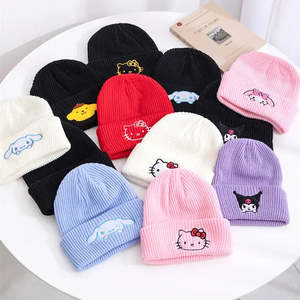 Chapeau d'hiver Hello Kitty personnalisable avec pompon en fausse fourrure, respirant, en mohair, taille unique - Avec image de dessin animé et logo personnalisé - Product Image 2