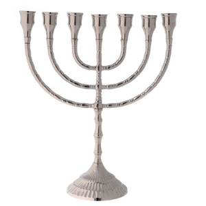 Candélabre Menorah Hanukkah en laiton martelé fait à la main écologique ton argent moderne pour la décoration intérieure et les cadeaux de fête - Product Image 5