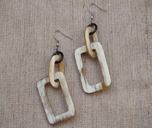 ต่างหูเขาควายสีขาวทองเหลืองขัดเงาพร้อมที่แขวนสไตล์สัตว์เครื่องปาร์ตี้หรูหรางานฝีมือ - Product Image 1