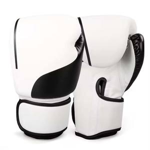 Gants de boxe professionnels fabriqués au Pakistan en cuir PU avec logo personnalisé Gants de boxe de combat à vendre - Product Image 1
