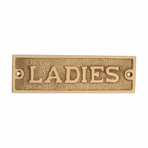 Plaque de porte en laiton artisanale, fabriquée à la main, avec nom gravé, signe décoratif pour l'entrée - Product Image 1